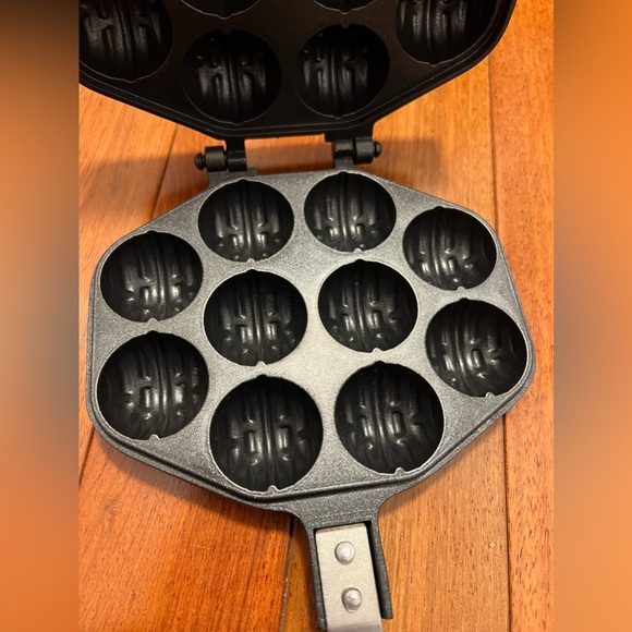 EZ Cooker Korea Traditional Cookie Maker Frame with 10 Slot Walnut Waffle Pan - Picture 10 of 16